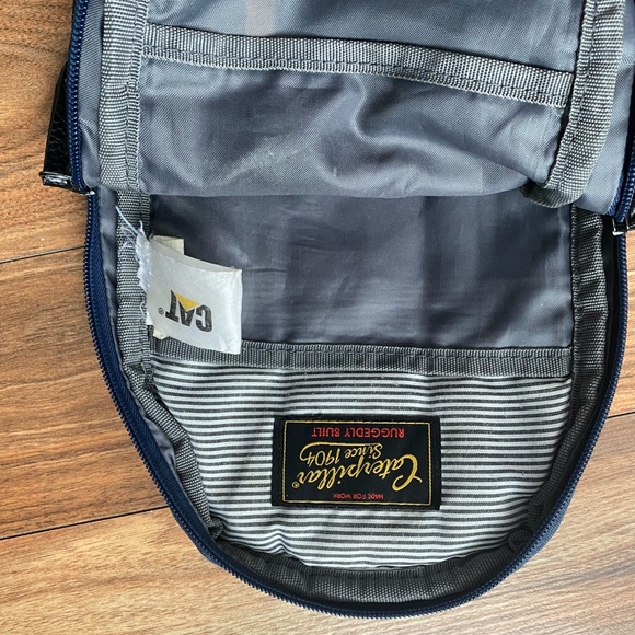 Caterpillar sling bag - Picture 2 of 5